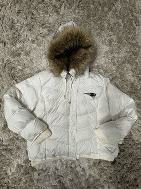 NFL 4XL Patriots White Puffer Jacket with Faux Fur Trim